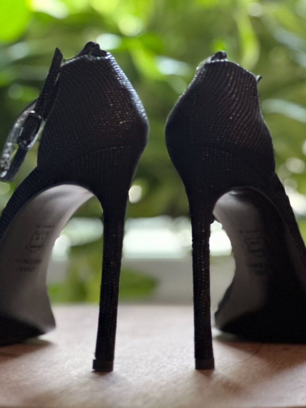 Stuart Weitzman Nudist Black Goose Bump Nappa Leather Heel - Picture 4 of 8